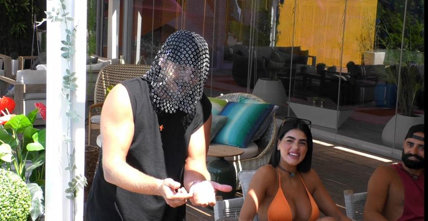 Big Brother: Τρελό τρολάρισμα στη Ζωή για το... χέρι που στέλνει κόσμο αδιάβαστο... και επικός Ντεντόπουλος