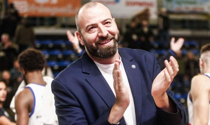 Δεληγιάννης: «Θα βγάλουμε και μπλουζάκια: Ήμουν κι εγώ στο τσάρτερ»!