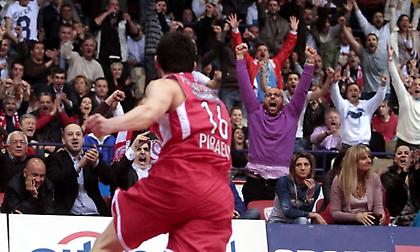 Η Ευρωλίγκα θυμήθηκε το μυθικό ανάποδο κάρφωμα του Παπανικολάου κόντρα στη Σιένα!