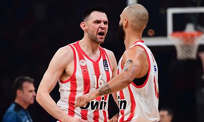 Απίθανο τρολάρισμα Φουρνιέ σε Παπανικολάου: «Προσπάθησε το ίδιο κάρφωμα φέτος και πήγε να σπάσει την πλάτη του»