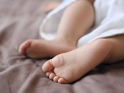 Κρατούμενοι οι γονείς που άφησαν το μωρό στο μπαλκόνι - Στο νοσοκομείο του Πύργου τα 4 παιδιά τους