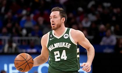 Ενεργοποίησε την οψιόν και μένει στους Μπακς ο Κόνατον