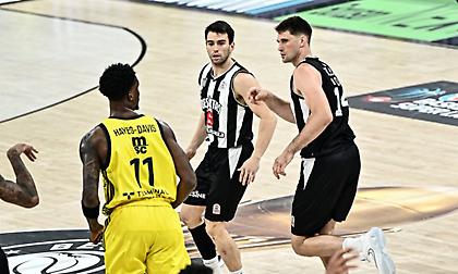 Διέλυσε τη Φενέρ και ξαναμπήκε στο κόλπο του τίτλου η Μπεσίκτας!