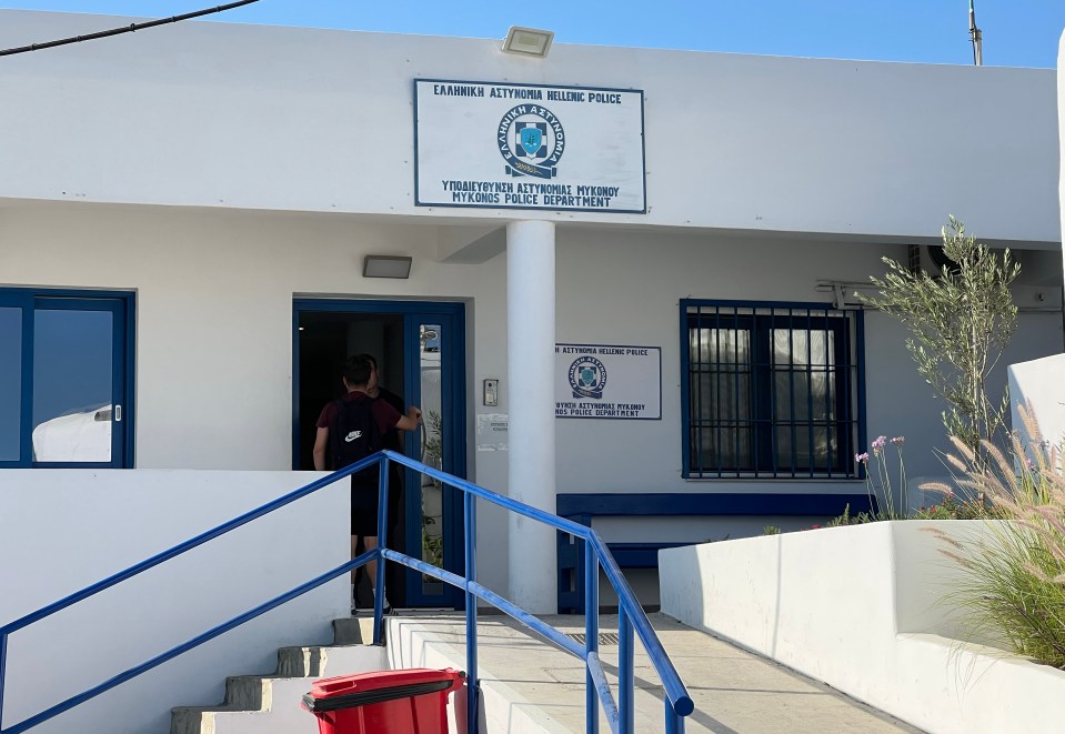 Κάρολ: Τσακώθηκε στη Μύκονο με τη σύντροφό του