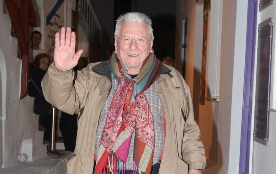 Σάντρα Βουτσά: Απαντά στα σχόλια ότι η οικογένειά της άφησε αφρόντιστο και χωρίς φωτογραφία τον τάφο του πατέρα τους