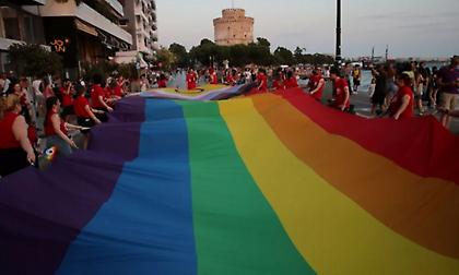 Θεσσαλονίκη: 7 προσαγωγές νεαρών στο Gay Pride - Επιτέθηκαν λεκτικά σε συμμετέχοντες στην παρέλαση