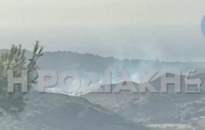 Φωτιά στο Θεολόγο Ρόδου - Επιχειρούν 3 αεροσκάφη
