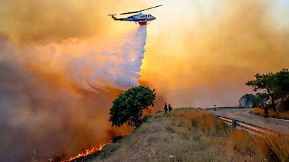 Μάχη με τις φλόγες στη Χίο: Ενισχύονται οι δυνάμεις - Υποψίες για εμπρησμό