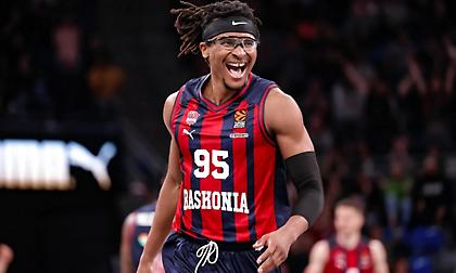 Έκλεισε στον Ερυθρό Αστέρα με διετές συμβόλαιο ο Μονέκε!