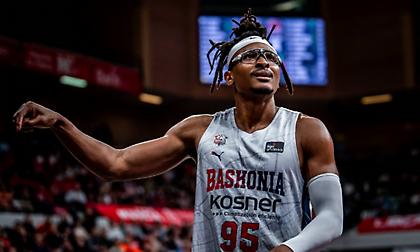 «Ερυθρόλευκος» ο Μονέκε: Ανακοινώθηκε από τον Ερυθρό Αστέρα