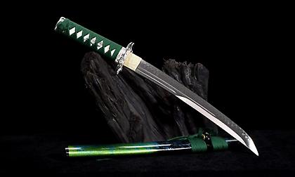 Θεσσαλονίκη: 64χρονος με τρεις ζώνες καράτε μπούκαρε σε ταβέρνα με σπαθί και προσπάθησε να τραυματίσει πελάτη