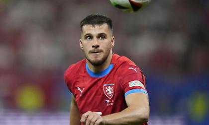 Μεταγραφικό ντεμαράζ για την ΑΕΚ: Κλείνει και Γιούρασεκ για αριστερό μπακ!