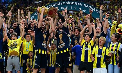 Τα πήρε όλα… και έφυγε: Καθάρισε την Μπεσίκτας η Φενέρ και έγραψε ιστορία με triple crown!