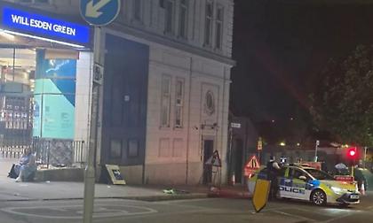 Αιματηρό επεισόδιο έξω από σταθμό του μετρό στο Λονδίνο – Τρία άτομα στο νοσοκομείο