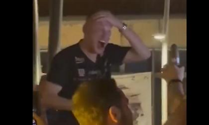 «Ώπα ρε μ@λ@κ@!»: Η απίστευτη αντίδραση του Γιασικεβίτσιους μόλις έπαιξε Βίσση στα επινίκια της Φενέρ!