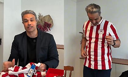 «Σ' αγαπώ Ολυμπιακάρα. Είμαι γαύρος για πάντα!»: Ο Ντουντού παρέλαβε την επετειακή φανέλα του Ολυμπιακού