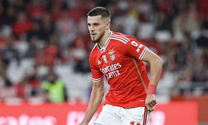 Το «Γιούρασεκ χωρίς φορ» μοιάζει με πισίνα στην Κυψέλη