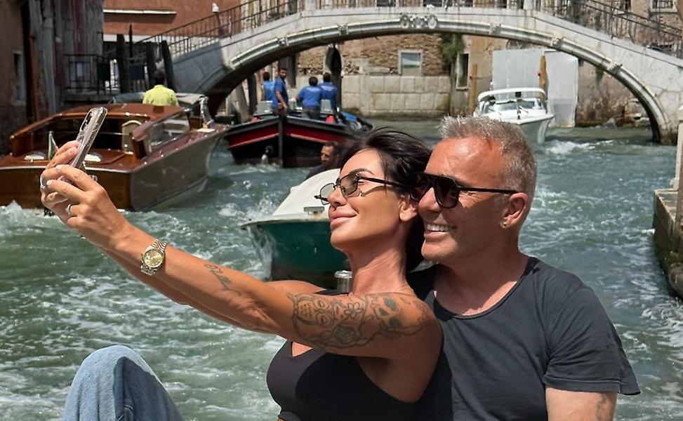 Στέλιος Ρόκκος: Περιμένοντας να φτάσει η μηχανή του στη Βενετία έγινε... μουσικός του δρόμου