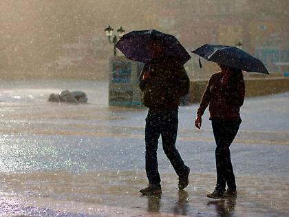 Καιρός: Βροχές και καταιγίδες τοπικά ισχυρές με ανέμους 7 μποφόρ – Πτώση της θερμοκρασίας