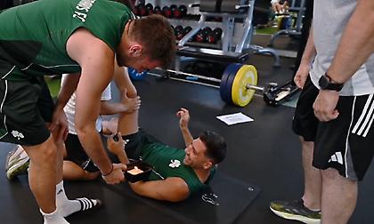 Παναθηναϊκός: Η... τούρτα έκπληξη του Ιωαννίδη στον εορτάζοντα Μπακασέτα