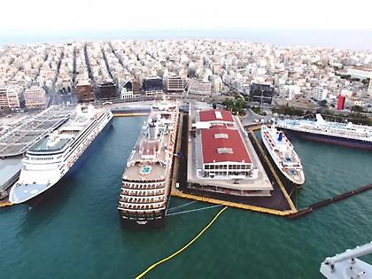 Δεμένα τα πλοία στα λιμάνια Πειραιά, Λαυρίου και Ραφήνας λόγω θυελλών ανέμων - Ποια δρομολόγια εξαιρούνται