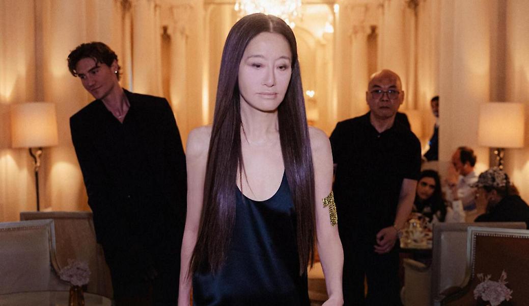 H Vera Wang έκλεισε τα 76 και δείχνει maximum 45!