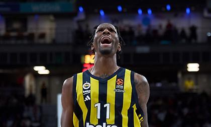 Προσπαθεί να κρατήσει τον Νάιτζελ-Χέιζ Ντέιβις η Φενέρμπαχτσέ