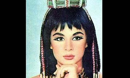 Βίντεο ντοκουμέντο: Η Αλίκη Βουγιουκλάκη μελαχρινή, μιλάει γαλλικά και υποδύεται την Κλεοπάτρα