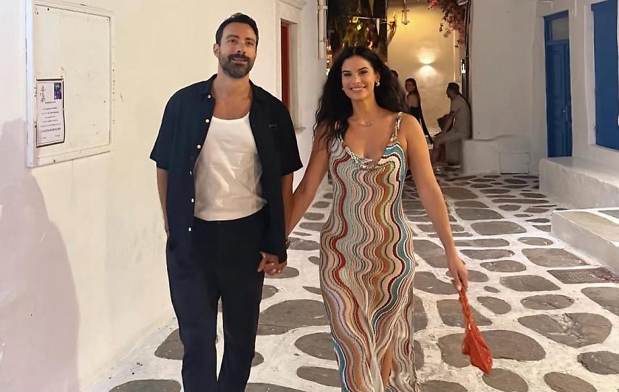 Χριστίνα Μπόμπα: Ξυπόλητη πάνω στο τραπέζι και με το Pretty Woman γιόρτασε τα γενέθλιά της