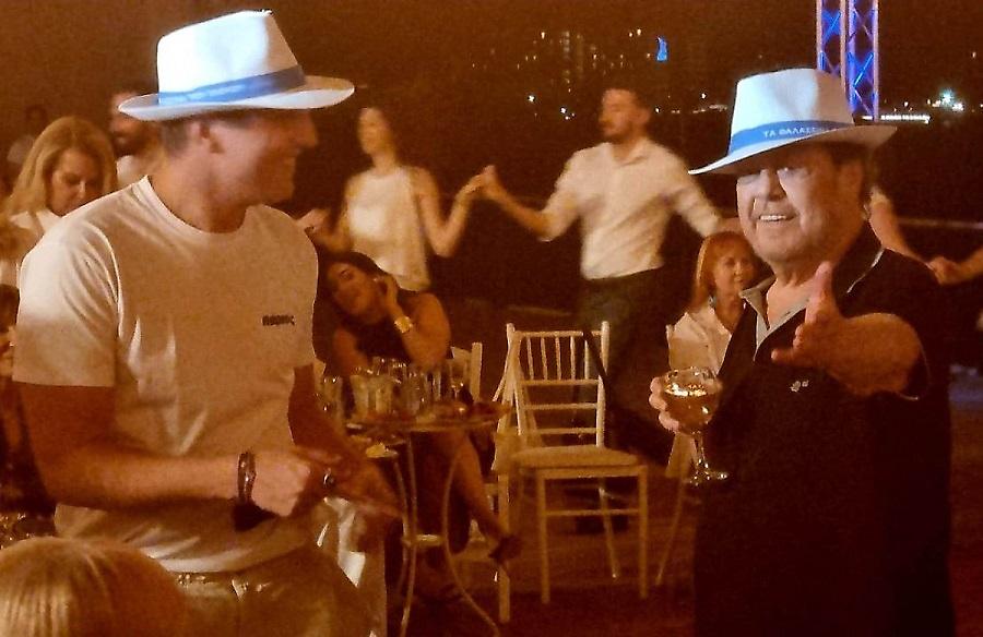 Γιάννης Πάριος: Η συγκίνηση, το απίθανο χιούμορ του, ο έρωτας και ο χορός με τον γιο του