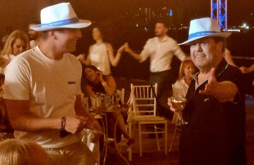 Γιάννης Πάριος: Η συγκίνηση, το απίθανο χιούμορ του, ο έρωτας και ο χορός με τον γιο του