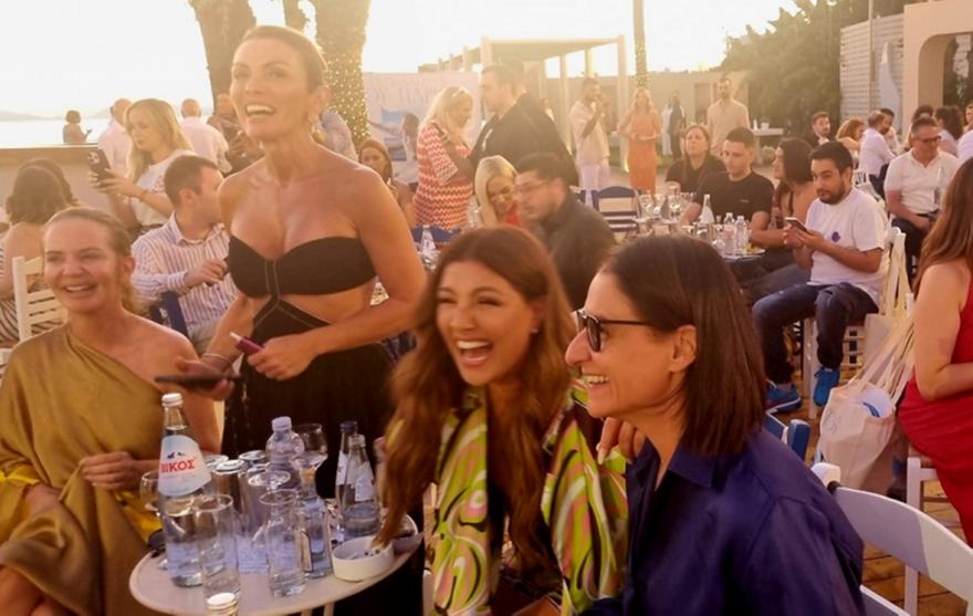 'Ελενα Παπαρίζου: Number One και στον Ικαριώτικο! Έσκισε!