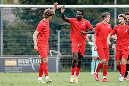 Ο Εμέκα διπλασιάζει τα τέρματα της Ζούλτε για το 2-0 απέναντι στην ΑΕΚ