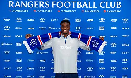 Νέα μεταγραφή για τη Ρέιντζερς: Απέκτησε τον Φερνάντες από την Πίτερμπρο