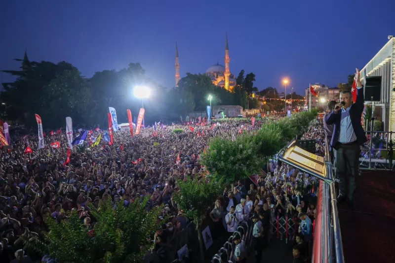 Ιμάμογλου - Οζγκιούρ Οζέλ: «Ο Ερντογάν είναι αρχηγός χούντας»