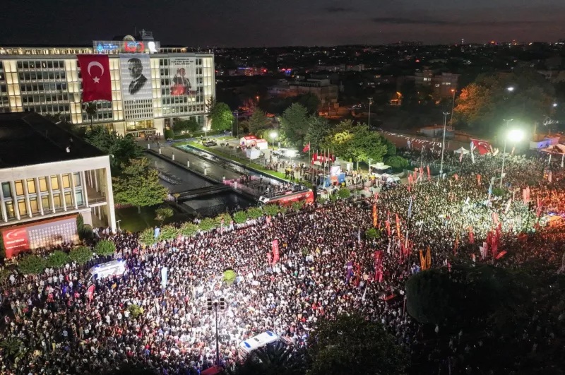 Ιμάμογλου - Οζγκιούρ Οζέλ: «Ο Ερντογάν είναι αρχηγός χούντας»