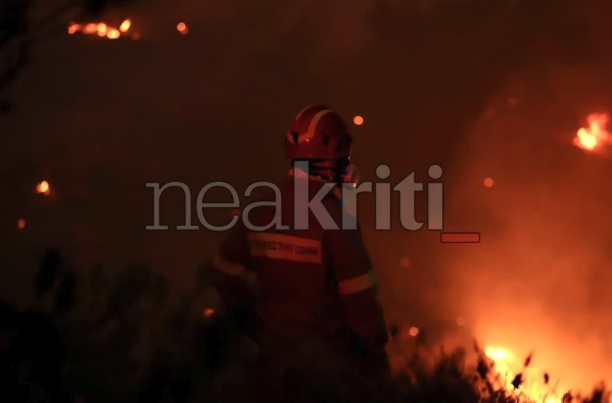 Φωτιά στο Λασίθι: Μαίνεται το πύρινο μέτωπο