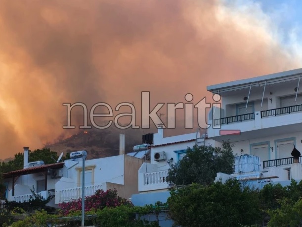 Φωτιά στο Λασίθι: Μαίνεται το πύρινο μέτωπο