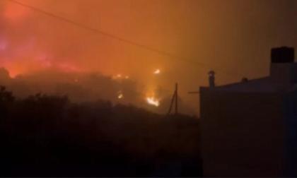 Φωτιά στο Λασίθι: Μαίνεται το πύρινο μέτωπο – Κάηκαν σπίτια, εκκενώσεις οικισμών και ξενοδοχείων