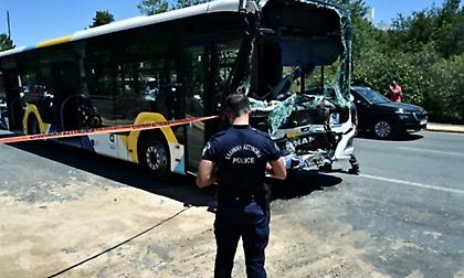 Συνολικά 32 τραυματίες, οι 3 σοβαρά, μετά τη σύγκρουση δυο λεωφορείων στη Βούλα