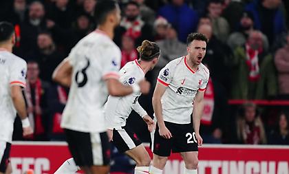 Οι συγκινητικές φωτογραφίες του Τσιμίκα με τον Ζότα: «Μου είχες πει 'εσύ σεντράρεις κι εγώ σκοράρω'»