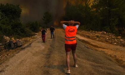Πρωτοφανές σκηνικό στην Τουρκία: Πύρινα μέτωπα τα δυτικά, χιόνι στο ανατολικό τμήμα