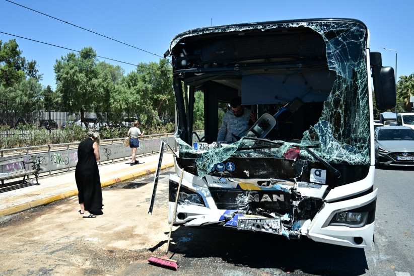 Βούλα: Συνολικά 32 τραυματίες, οι 3 σοβαρά, μετά τη σύγκρουση δυο λεωφορείων
