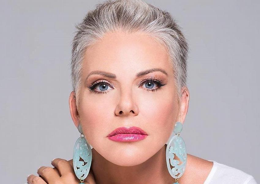 «Πετσόκομμα» Παλαιτσάκη για τα... «σπαρακτικά αντίο» των παρουσιαστών: «Πόσες μάσκες θα εναλλάξουν;»