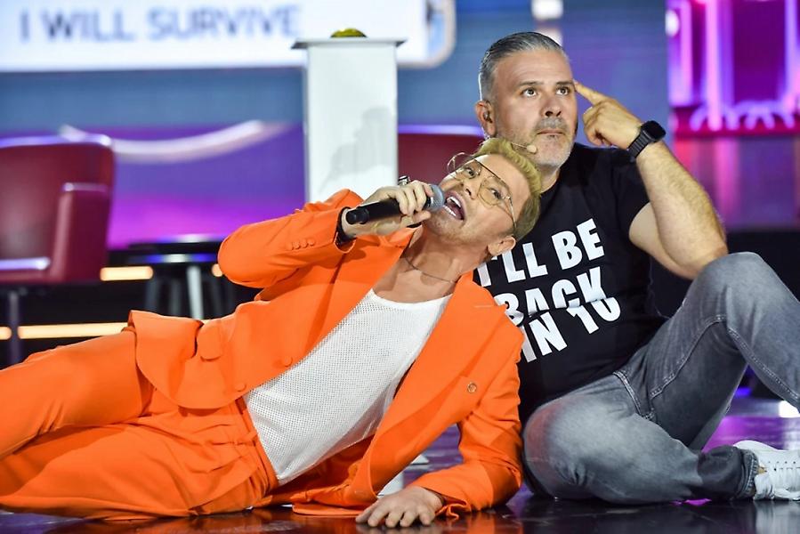 Τάκης Ζαχαράτος: Μιμήθηκε τον Μαζωνάκη στη συναυλία του στην Κύπρο και θα φύγεις κάτω από τα γέλια