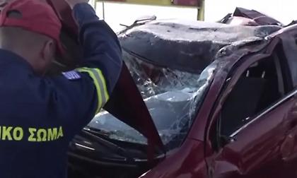 Θεσσαλονίκη: Καρότσα από φορτηγό έπεσε σε ΙΧ στα διόδια των Μαλγάρων