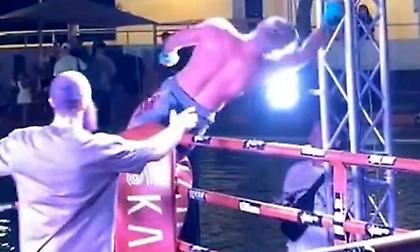 Πυγμάχος έπαθε ηλεκτροπληξία αμέσως μετά τη νίκη του και λιποθύμησε (video)