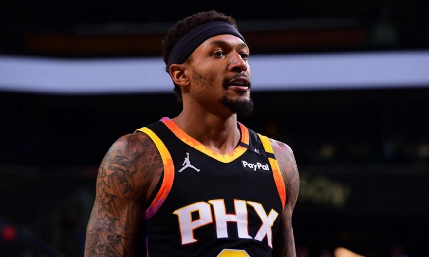 Κλίπερς: Φαβορί για Μπράντλεϊ Μπιλ