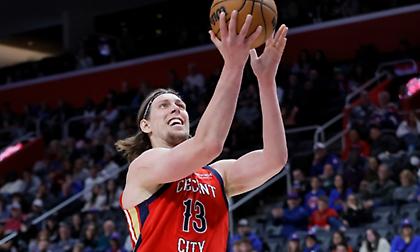 Στους Σπερς ο Κέλι Ολίνικ