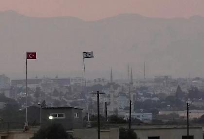 Προκλητική καμπάνια της Τουρκίας στο Λονδίνο για τα κατεχόμενα: Λογότυπο με... Νήσος Κύπρος σε αεροπλάνα